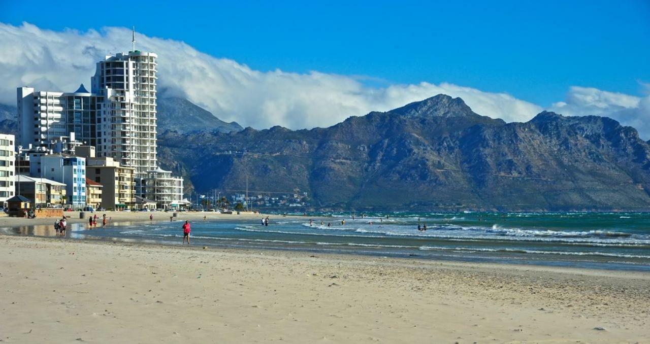 Beachfront Apartment Strand Western Cape ケープタウン エクステリア 写真